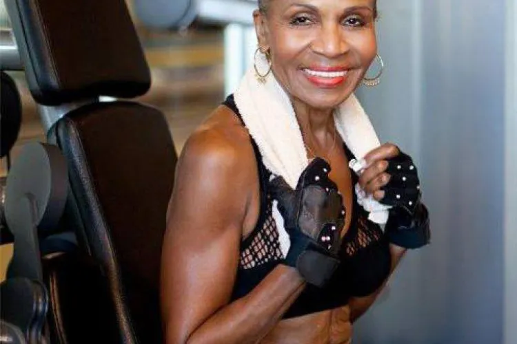 Are 80 de ani, dar arată AȘA! O invidiază toate adolescentele pentru corpul său - FOTO