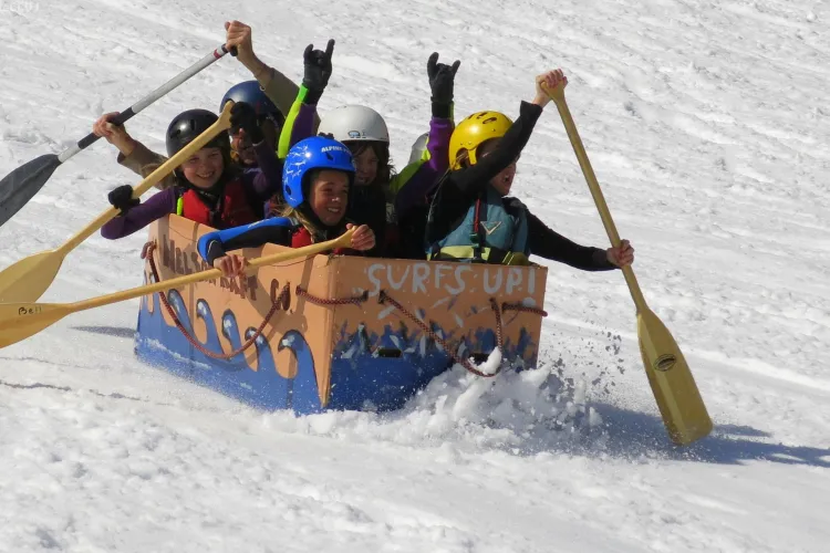 Feleacu Winter Games la Cluj. Va fi primul concurs cu sănii de carton din Cluj - FOTO