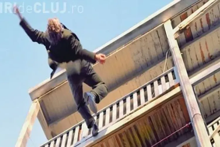 Un adolescent din Dej a căzut de pe balcon în noaptea de Revelion