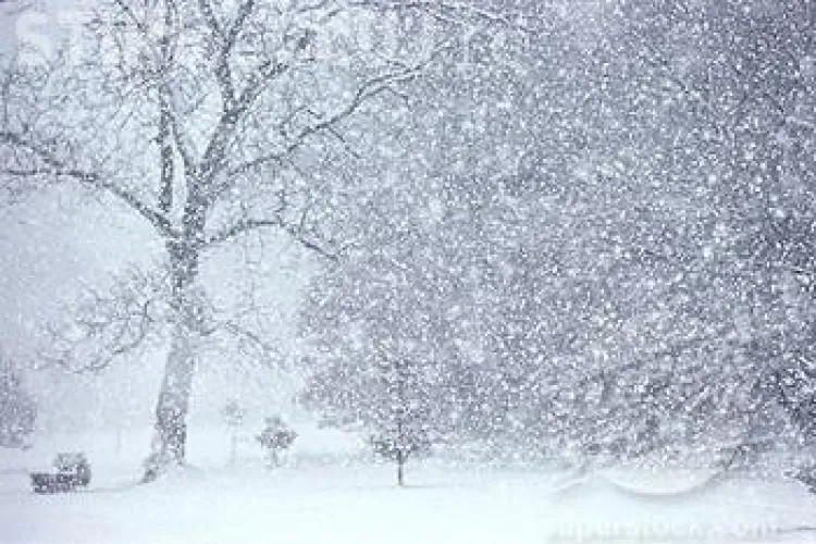 Vreme caldă la începutul săptămânii, în Cluj. Vezi când va ninge din nou
