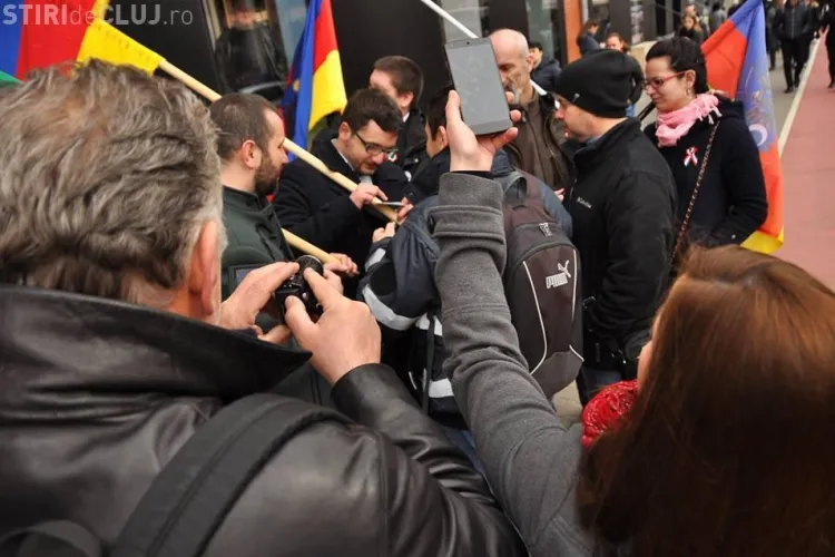 Tineri legitimați la Ziua Maghiarilor de Pretutindeni pentru că purtau steaguri care instigă la ură interetnică - FOTO