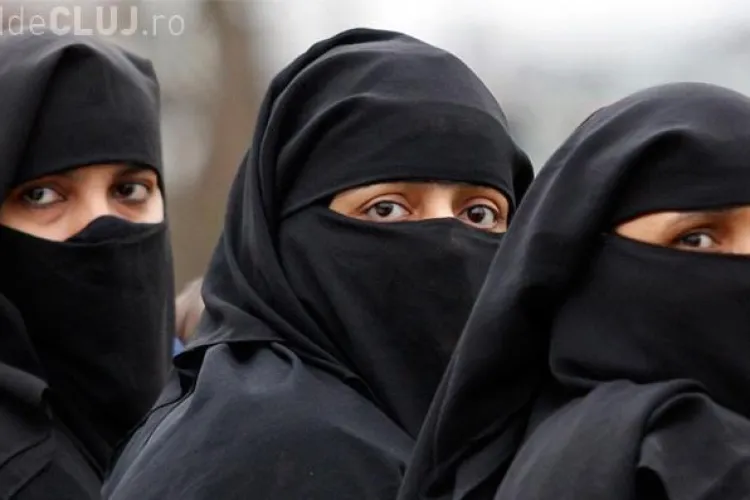 Oamenii de știință din Arabia Saudită au decis că FEMEILE sunt MAMIFERE. Au drepturi ca și cămilele sau caprele