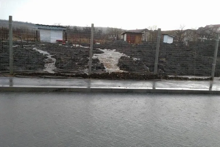 Inundație și pe strada Romul Ladea - FOTO