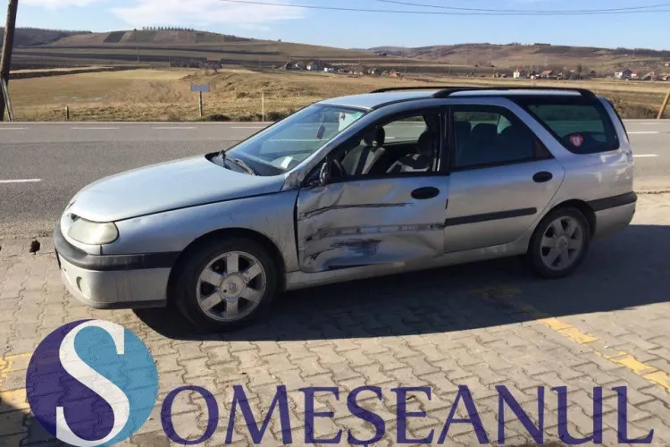 Accident la Iclod! Un șofer neatent a fost lovit de TIR în timp ce încerca să vireze