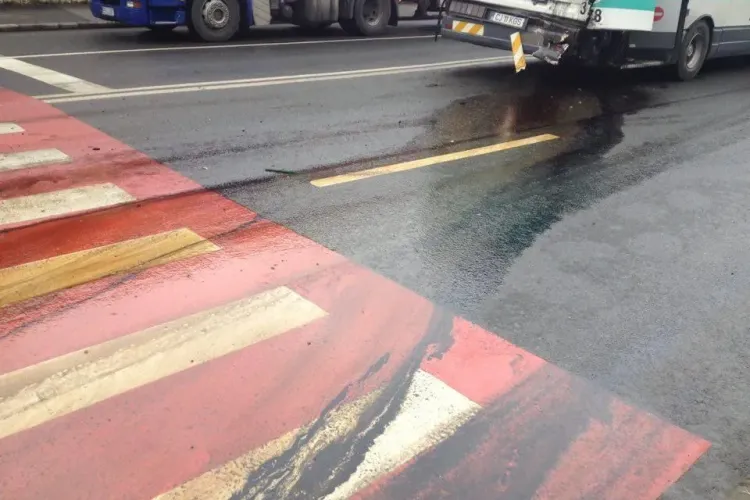 Accident lângă Autogara Beta cu ZECE RĂNIȚI! Un autobuz a fost lovit de o autocisternă - VIDEO