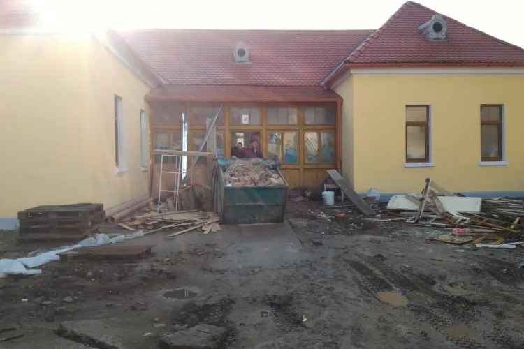 Cluj-Napoca. Planșeul unei case a căzut, iar o persoană a fost rănită ușor