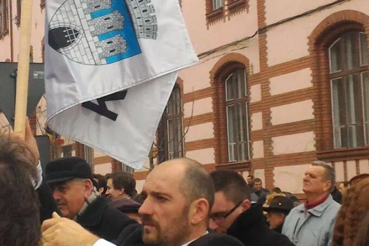 Emil Boc întrerupt de protestele unui etnic maghiar, la discursul său de la Ziua Maghiarilor de Pretutindeni