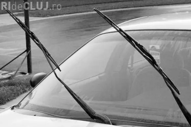 I-a ridicat ștergătoarele Ambulanței, pentru că a parcat așa - FOTO