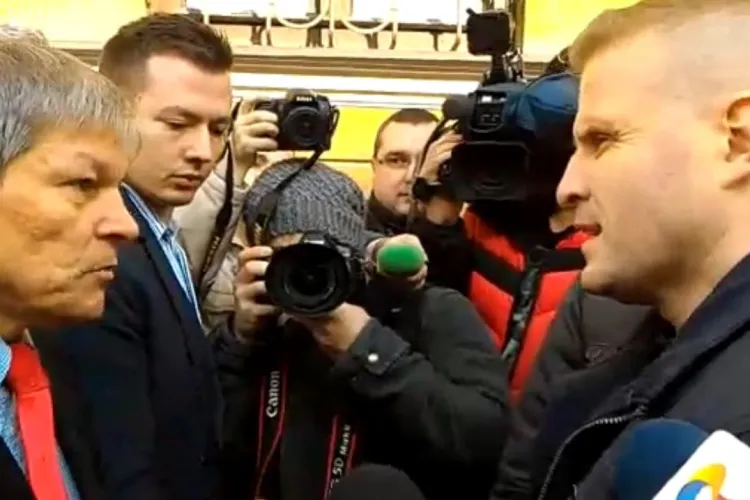 Premierul Cioloș luat la rost de un boxer la Cluj-Napoca: De ce aduceți migranți islamiși în România?