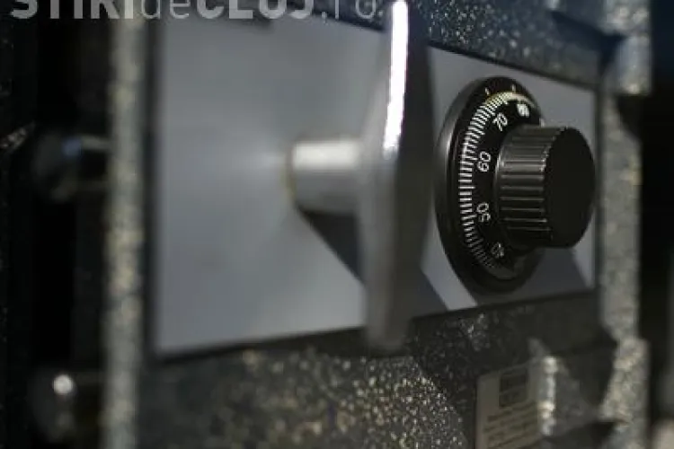 Motivul amuzant pentru care o fetiță a ”furat” 5.000 de dolari din seiful tatălui său