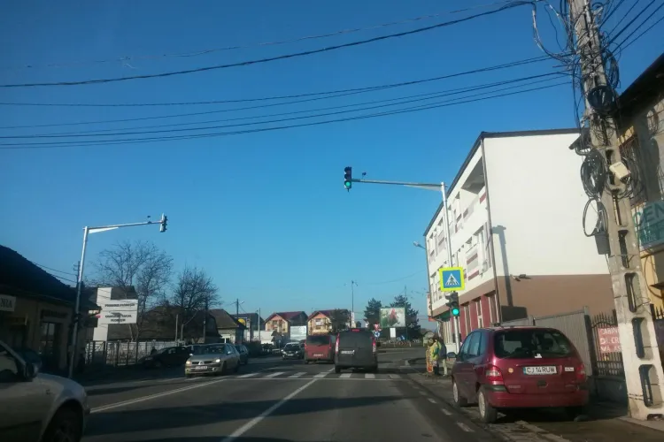 S-a dat drumul la semafoare in Florești, dar nu toți s-au ”obișnuit” cu ele FOTO