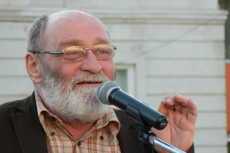 Poetul Ion Mureșan: A fi fumător, însă, e mai rău decât dacă ai avea râie