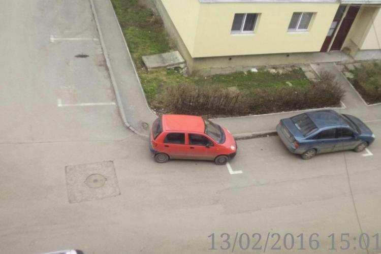 Un bărbat este în război cu Poliția Locală Turda. L-au amendat de 3 ori pentru că a parcat pe trotuar - VIDEO
