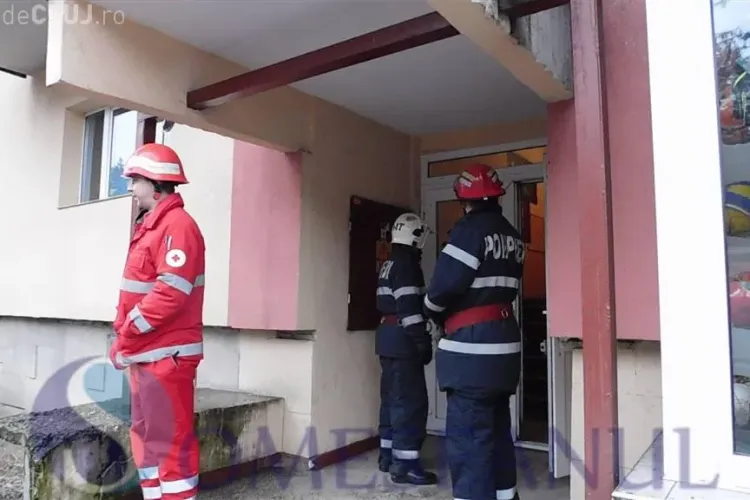 Un bărbat cu probleme psihice din Dej a încercat să își incendieze propriul apartament VIDEO