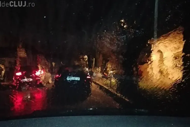 Fenomen CIUDAT în Ardeal. A plouat cu noroi, iar oamenii au crezut că e nisip din Sahara - FOTO