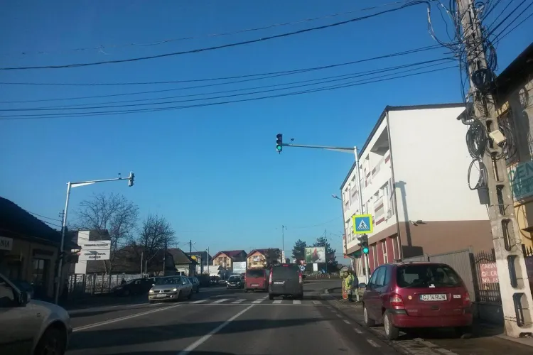 Se asfaltează trotuarele de pe strada Avram Iancu, din Florești