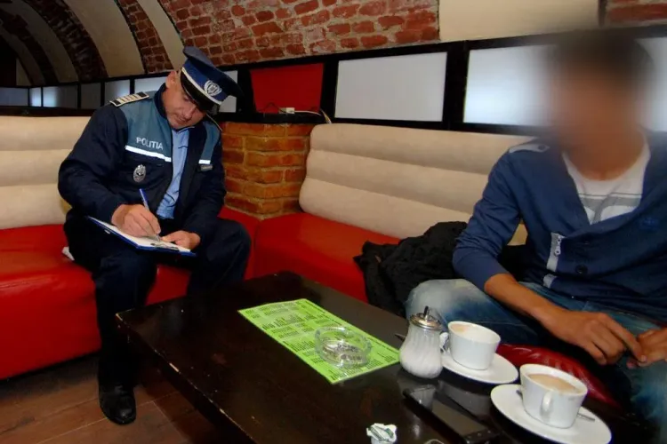 Razie pentru a depista elevii chiulangii la Cluj. Câți copii au fost găsiți prin baruri