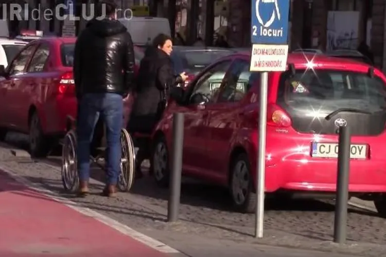 Mircea Bravo îi ”vânează” pe șoferii care parchează pe locurile pentru persoanele cu handicap. Vezi ce le-a făcut VIDEO