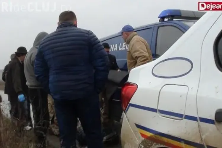 Cadavru descoperit pe un câmp dintr-o localitate clujeană. Persoana era dispărută de mai bine de o săptămână VIDEO