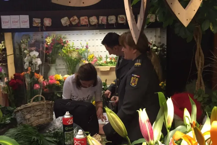 ANAF a descins la florării de 8 Martie. Cozi la Iulius Mall Cluj - FOTO
