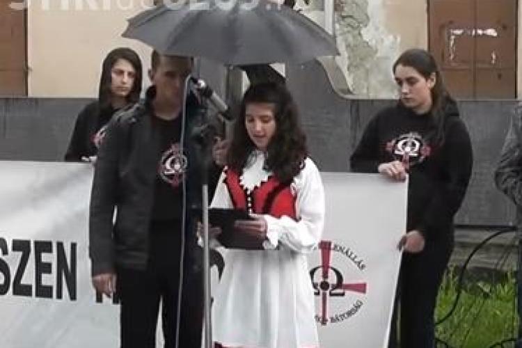 O filmare cu o adolescentă de etnie maghiară recitând o poezie face furori pe internet: Ardealul aparține Ungariei Mari VIDEO