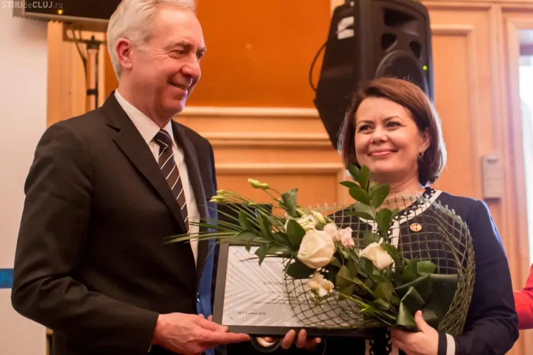 Ambasadorul SUA, Hans Klemm, salută legea care interzice fumatul în spații publice închise! - FOTO