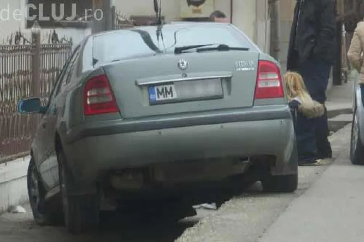 Un șofer a ”zburat” cu mașina direct în șanț. În autoturism se afla și o femeie gravidă 