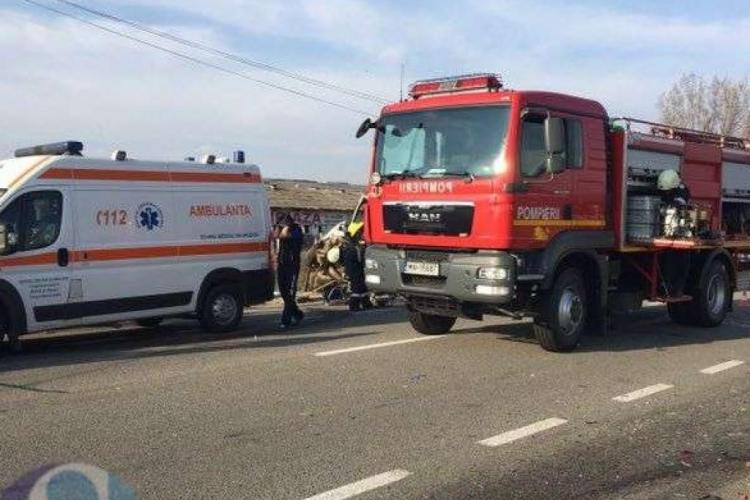 Accident cu multiple victime pe un drum din Cluj. Două mașini au ajuns în șanț