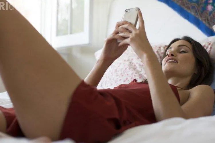 O femeie i-a trimis soțului o poză, nud, iar acesta a divorțat după ce s-a prins de situație