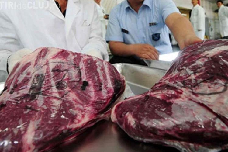 Clujeni care vindeau animale sacrificate în condiții insalubre, depistați de DSVA și IPJ. Sute de kilograme de carne au fost confiscate