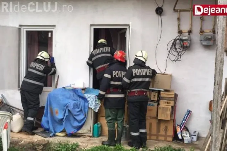 Femeie imobilizată de polițiștii clujeni după ce și-a atacat vecina. A aruncat cărămizi după ea VIDEO