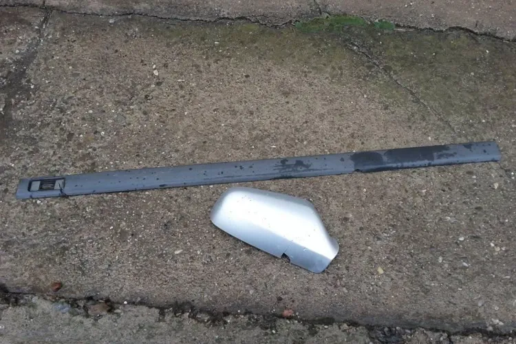 Și-a parcat mașina liniștit și a găsit-o lovită. Ce se poate face cu șoferii care fug? - FOTO