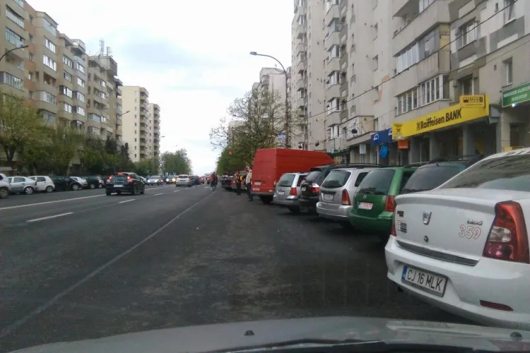 Stațiile de autobuz de pe Calea Florești au devenit parcări - FOTO