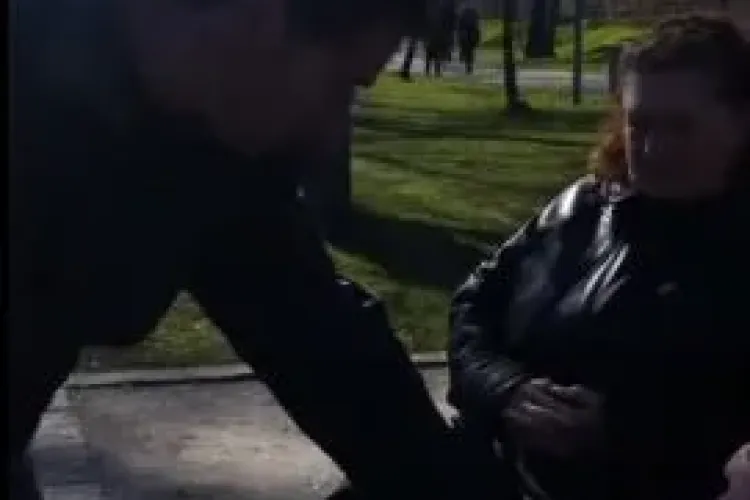 Vindecare în parcul din Cluj-Napoca. Un misionar i-a ”luat” durerea unei femei - VIDEO