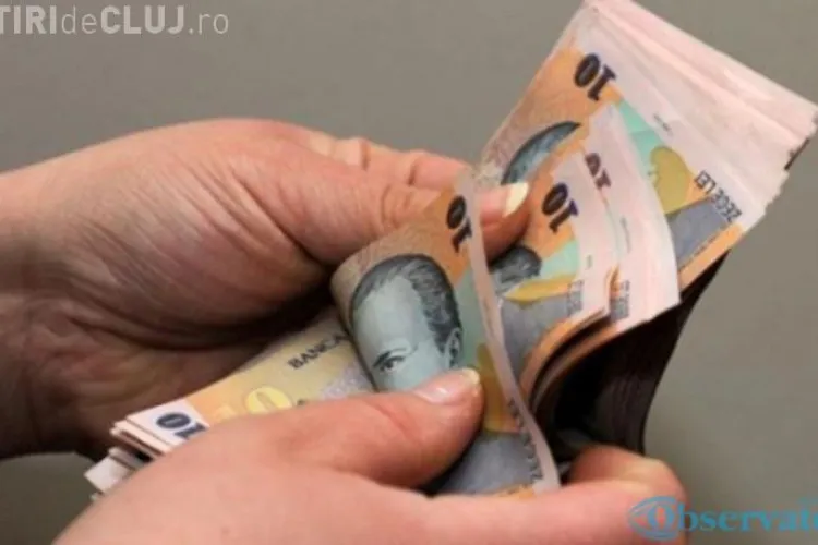 De ce nu li s-au transferat multor elevi clujeni bursele pe card: Banii sunt la școli