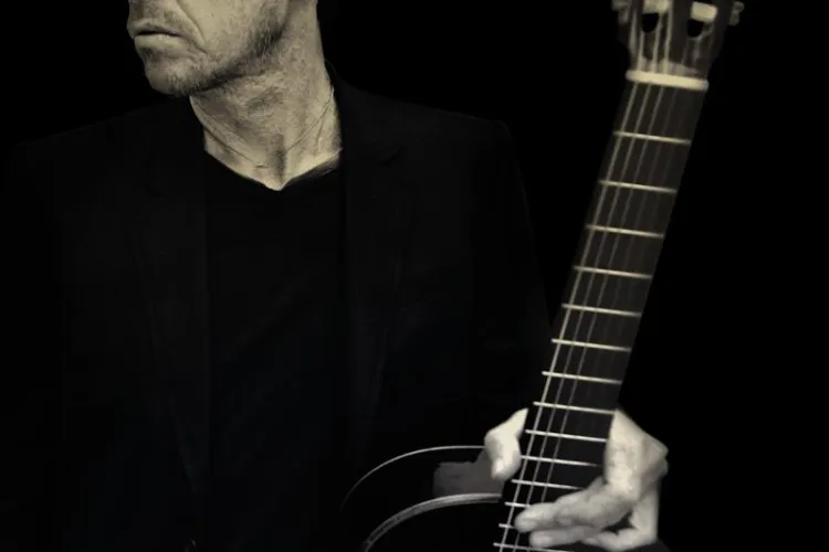 Chitaristul lui Sting, Dominic Miller, concertează la Cluj