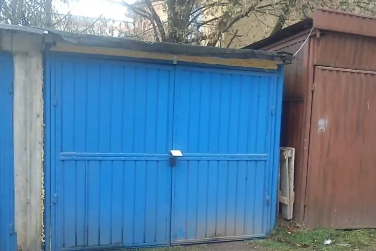 Boc: ”Recomandarea este să nu mai faceți investiții în garaje”. Pe piață un garaj costă mii de euro