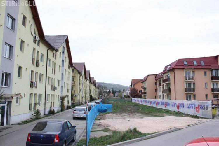 Un nou bloc din Florești îi scoate pe locatari în stradă. Pot schimba canalele la TV, atât sunt de apropiate blocurile - FOTO