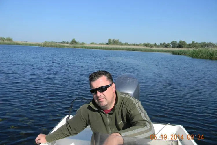 Dezvoltator imobiliar din Florești, dispărut în Deltă. S-a răsturnat cu șalupa. Excursia era de ziua lui de naștere