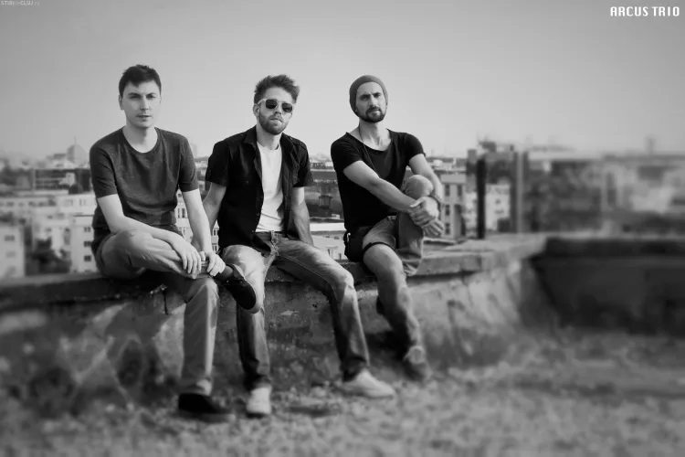 Arcuș Trio, revelația jazzistică a acestui an, cântă pentru prima dată la Cluj pe 8 aprilie