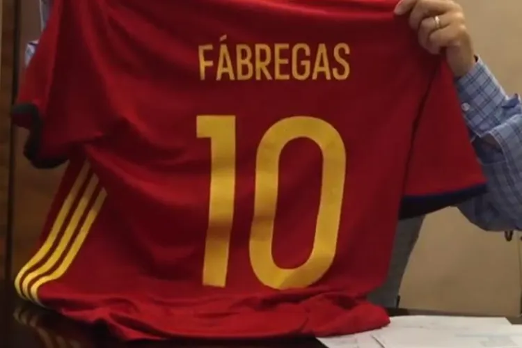 Ce cadou a primit Emil Boc de la jucătorii României și Spaniei - FOTO