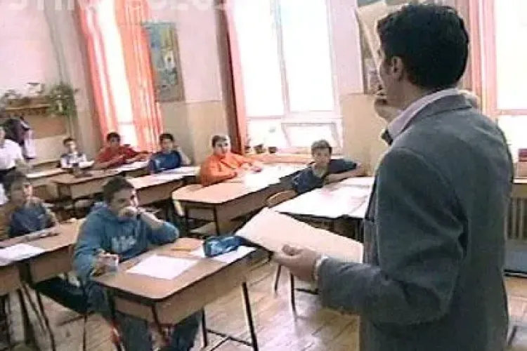 Un părinte i-a trimis profesorului o poză și a cerut învoirea fiului. După o zi, băiatul a fost suspendat