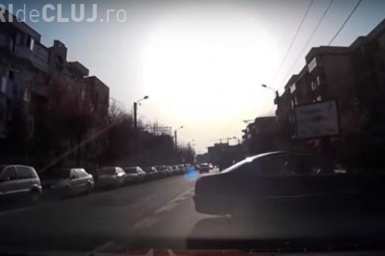 Aproape de accident în Cluj-Napoca. Șoferul a greșit drumul - VIDEO