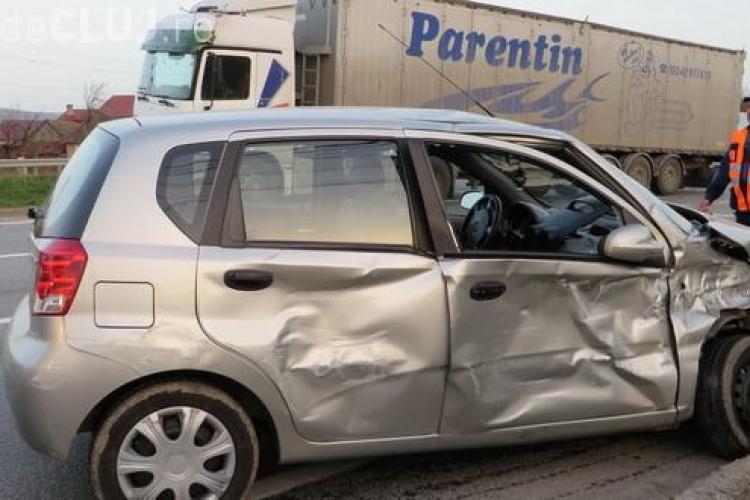Accident cu o victimă pe un drum din Cluj. Un șofer neatent a fost lovit în plin de un TIR VIDEO
