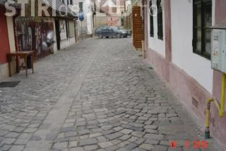 Cum vor să rezolve autoritățile clujene problema chiștoacelor de țigară aruncate pe străzi după intrarea în vigoare a legii antifumat