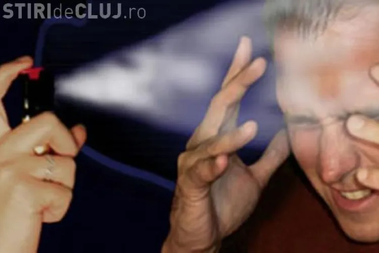 Tâlhar reținut de polițiștii clujeni! I-a dat cu spray paralizant în ochi unui bărbat, când a fost prins furând
