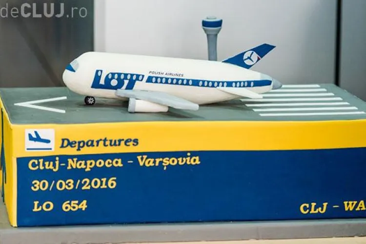 Un tort făcut la Turda, pentru inaugurarea zborului Cluj-Napoca – Varșovia, a câștigat ”Cake of the Week” - FOTO