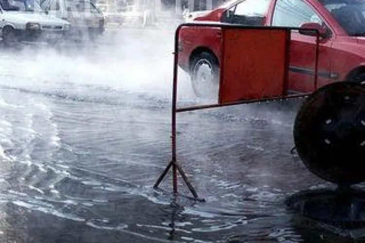 Comuna Apahida a ramas fara apa! Firma care lucra la canalizare a spart conducta de alimentare cu apa