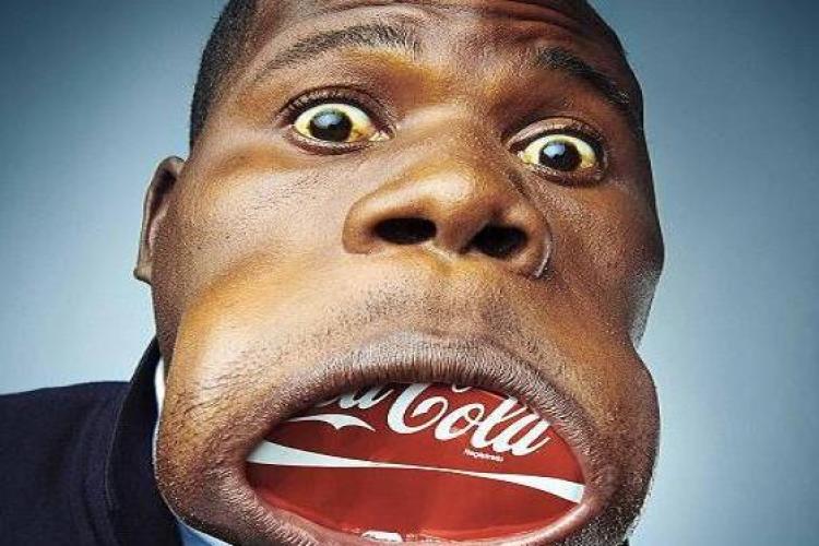 Barbatul cu cea mai mare gura din lume are "loc" pentru o doza de Coca-Cola! - FOTO