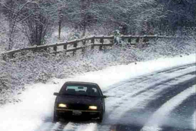 Atentie soferi! Daca mergeti in Moldova evitati Pasul Mestecanis, blocat de zapada si polei
